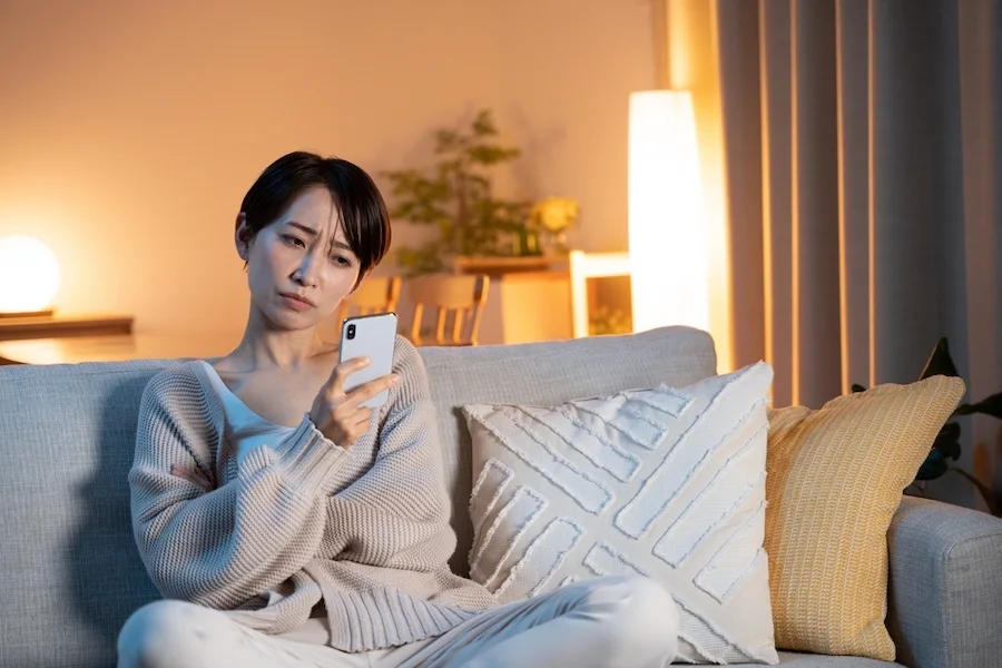 マッチングアプリで実家暮らしの女性はやばい?男性はどう思うの? マッチングアプリで実家暮らしの女性がいい男性と出会うには?